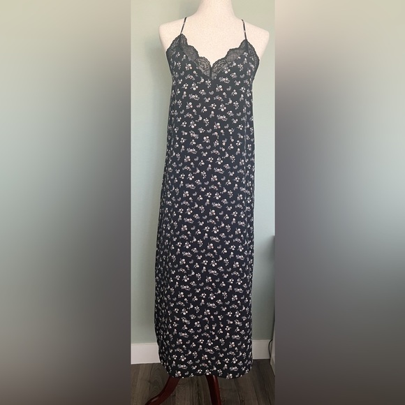 nine britton Dresses & Skirts - Nine Britton Elegant Black Floral Slip Dress - NWOT